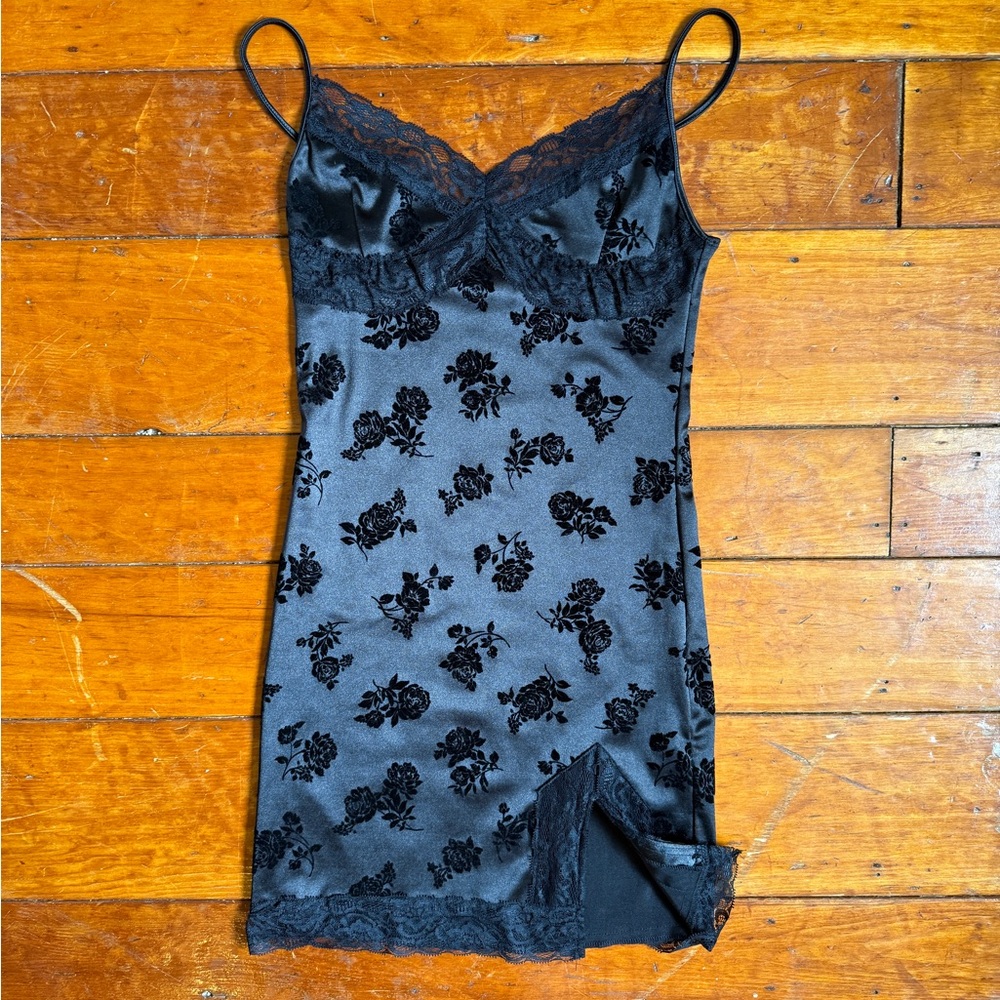 Black Satin Motel Dress with Lace and a Velvet Floral Pattern Size S